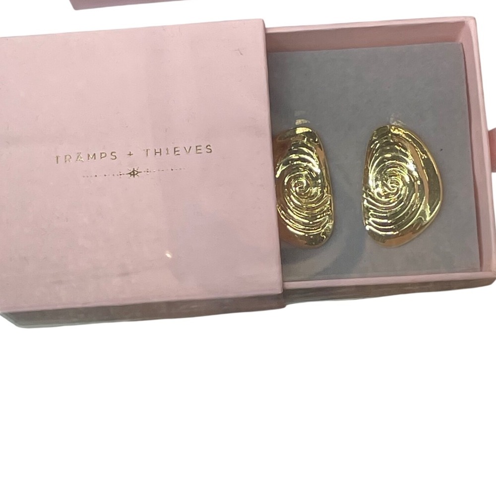 TRAMPS + THIEVES Gold Swirl‎ Hoop Earrings